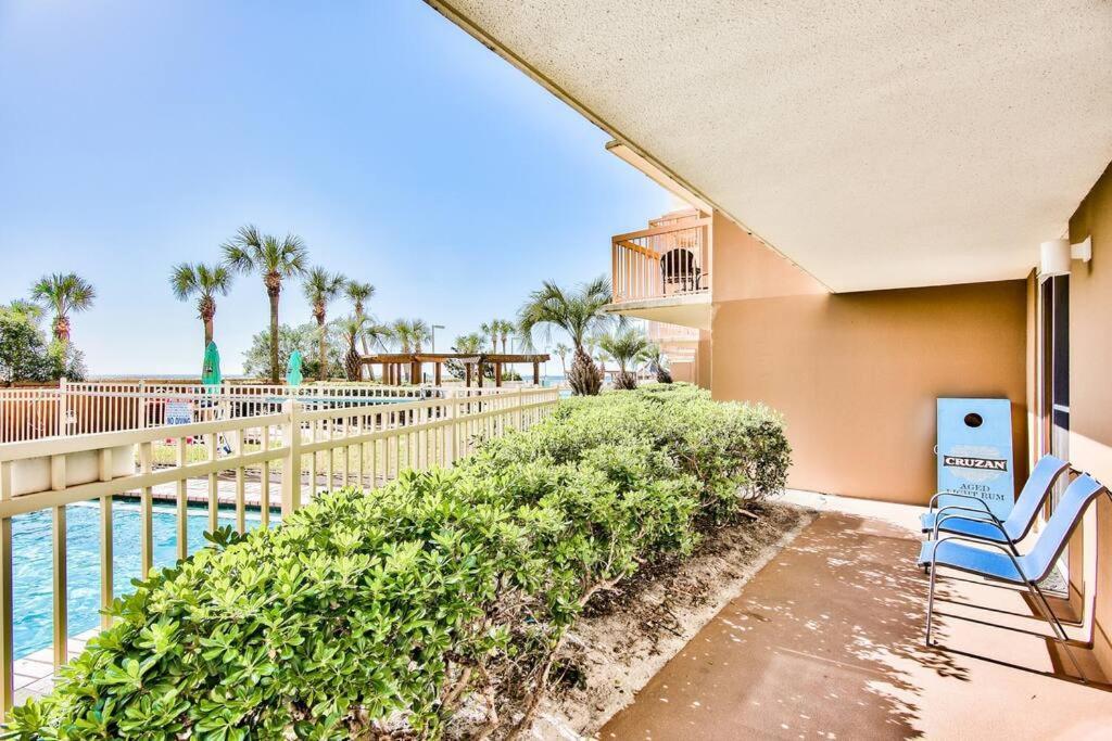 Pelican Beach Resort-Walkout Unit-On The Beach Дестін Екстер'єр фото